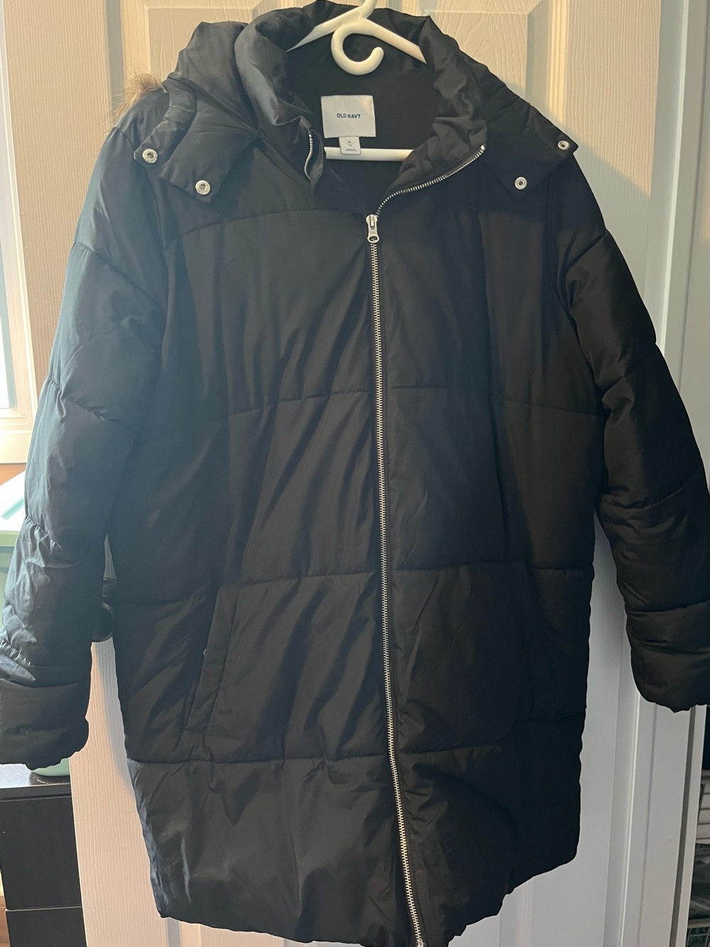 Old Navy Women’s Black Winter Puffer Coat with Hood - Size XL